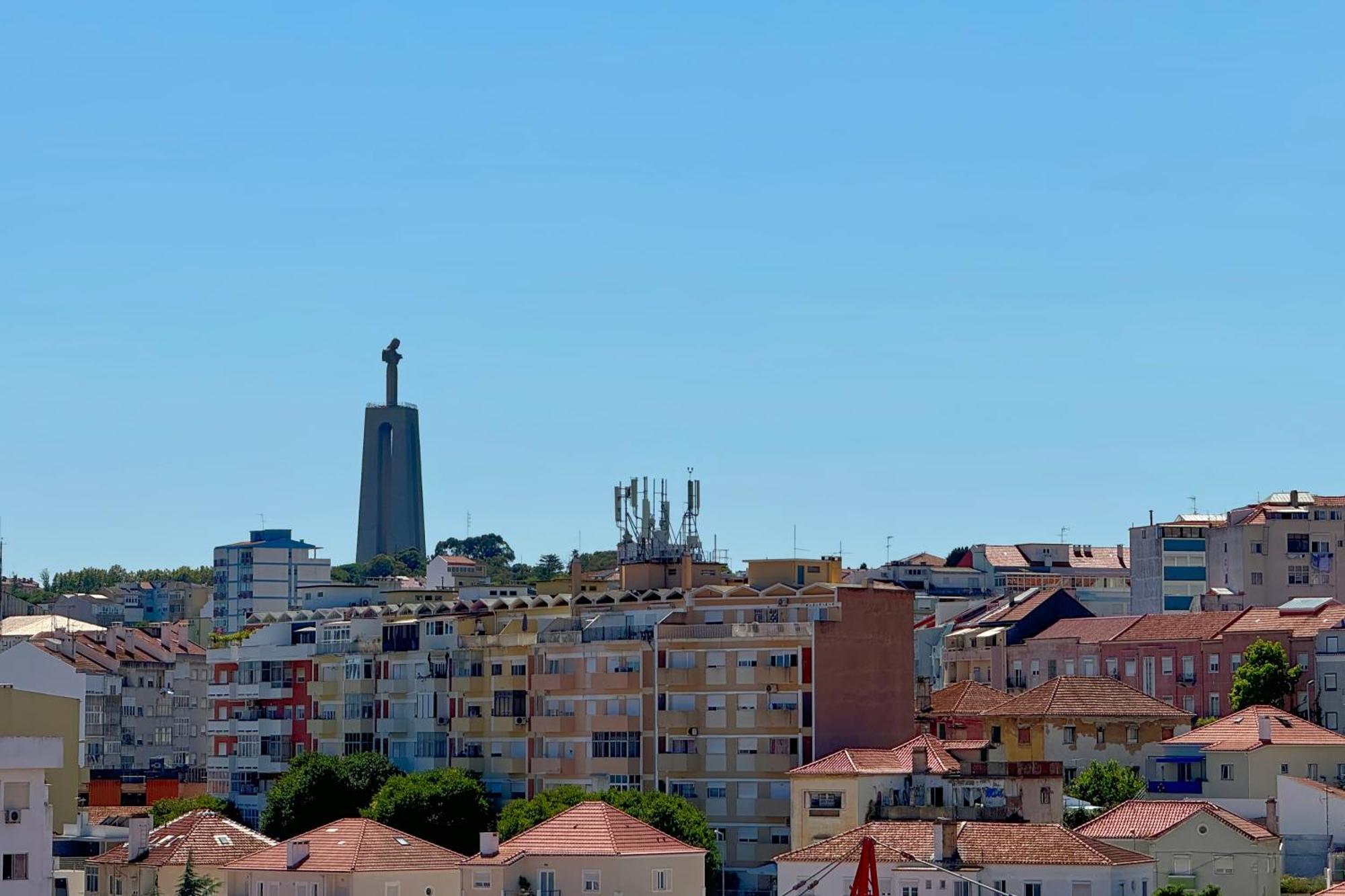 Appartamento Over The Rainbow Almada Esterno foto